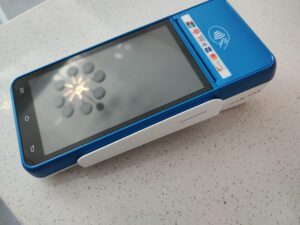 pos机扫码和刷卡的区别？手续费和额度有差异